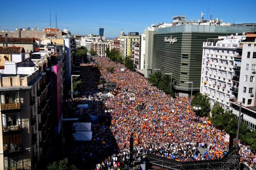 Spain: Thousands protest over possible amnesty for Catalan leaders