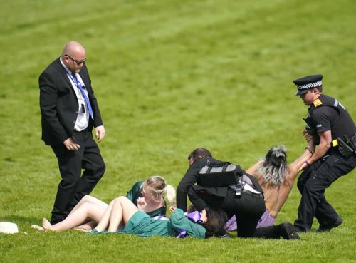 Row breaks out over safety rules at Epsom racecourse