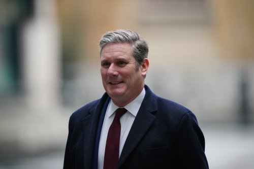 Starmer says photo of him drinking in constituency office ‘no breach of rules’