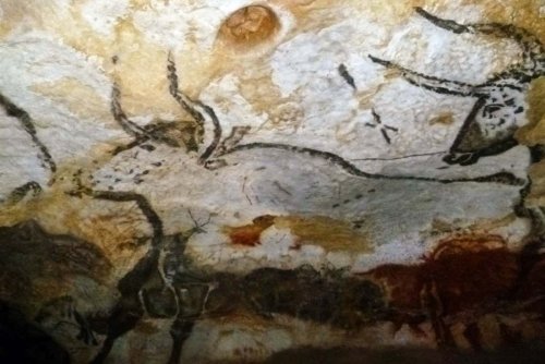 mysterious-symbols-in-cave-paintings-may-be-earliest-form-of-writing