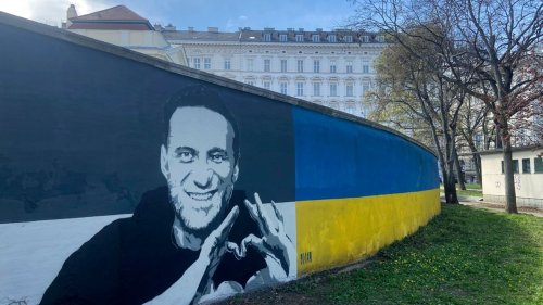In Vienna, two portraits of Alexei Navalny are painted near a monument to Soviet soldiers