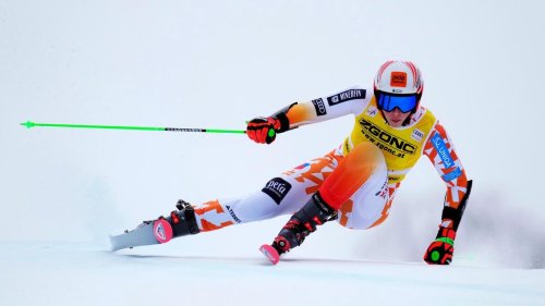 Petra Vlhova leads Mikaela Shiffrin after the first run of a World Cup giant slalom