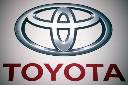 Toyota recalling 381,000 Tacoma pickups because of crash risk