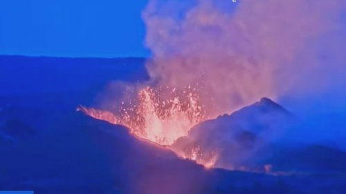 A volcano expert explains new threats as lava from Mauna Loa expands ...