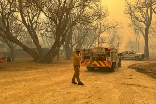 ‘We needed prayer’: Texas mayor on raging wildfires