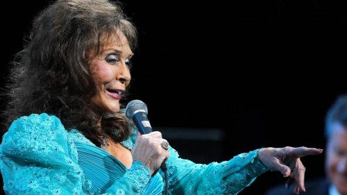 What to Watch Friday: Loretta Lynn tributes + a ‘Coal Miner’s Daughter’ re-watch