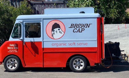 This 61-year-old truck serves up some of the East Bay's thickest soft serve