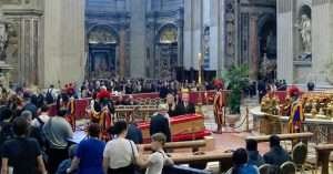 Holly and Phil skip queue to see Pope Francis’s casket