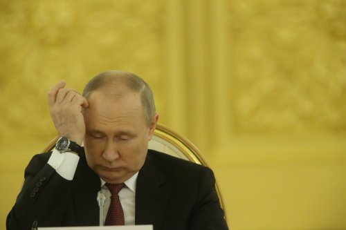 Russia's elite want Putin out of office: report