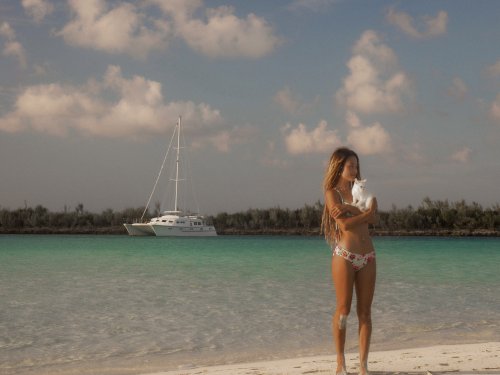 Woman Ditches Her 9–5 Manager Job To Live on a Boat As 'Digital Nomad'