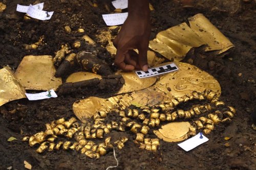Gold Ensemble of 'Incalculable' Value Found in Tomb of Ancient Lord