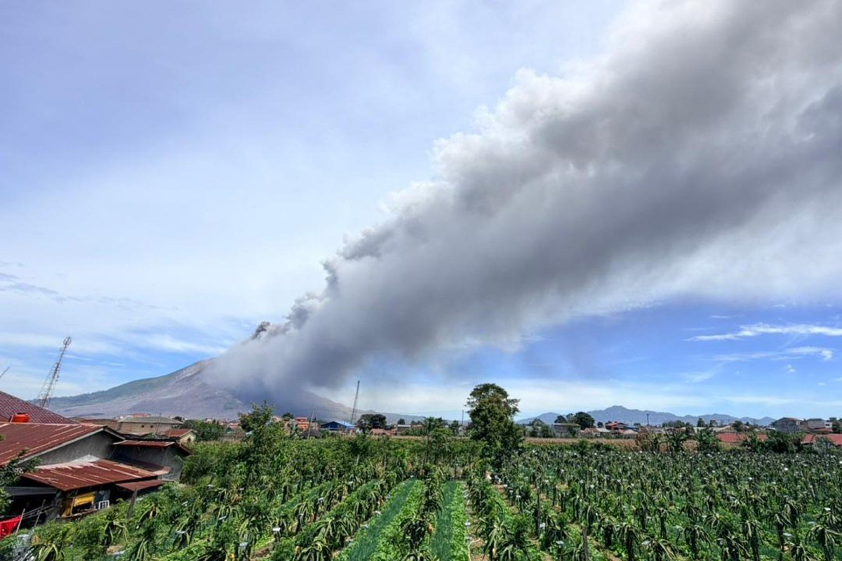 US Embassy Issues Indonesia Natural Disaster Alert Over Volcanic Eruption
