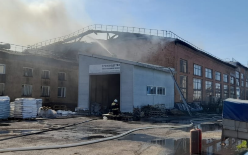 Mysterious factory fire in Russia as blaze engulfs building