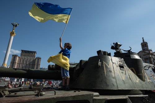 Video: Ukrainians Throw Russian Flags Off Building After Lyman Victory