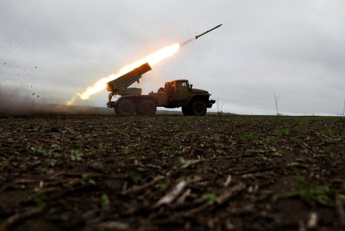 Russian Tanks, Artillery Bombard Bakhmut Area As Trench Fighting Rages On