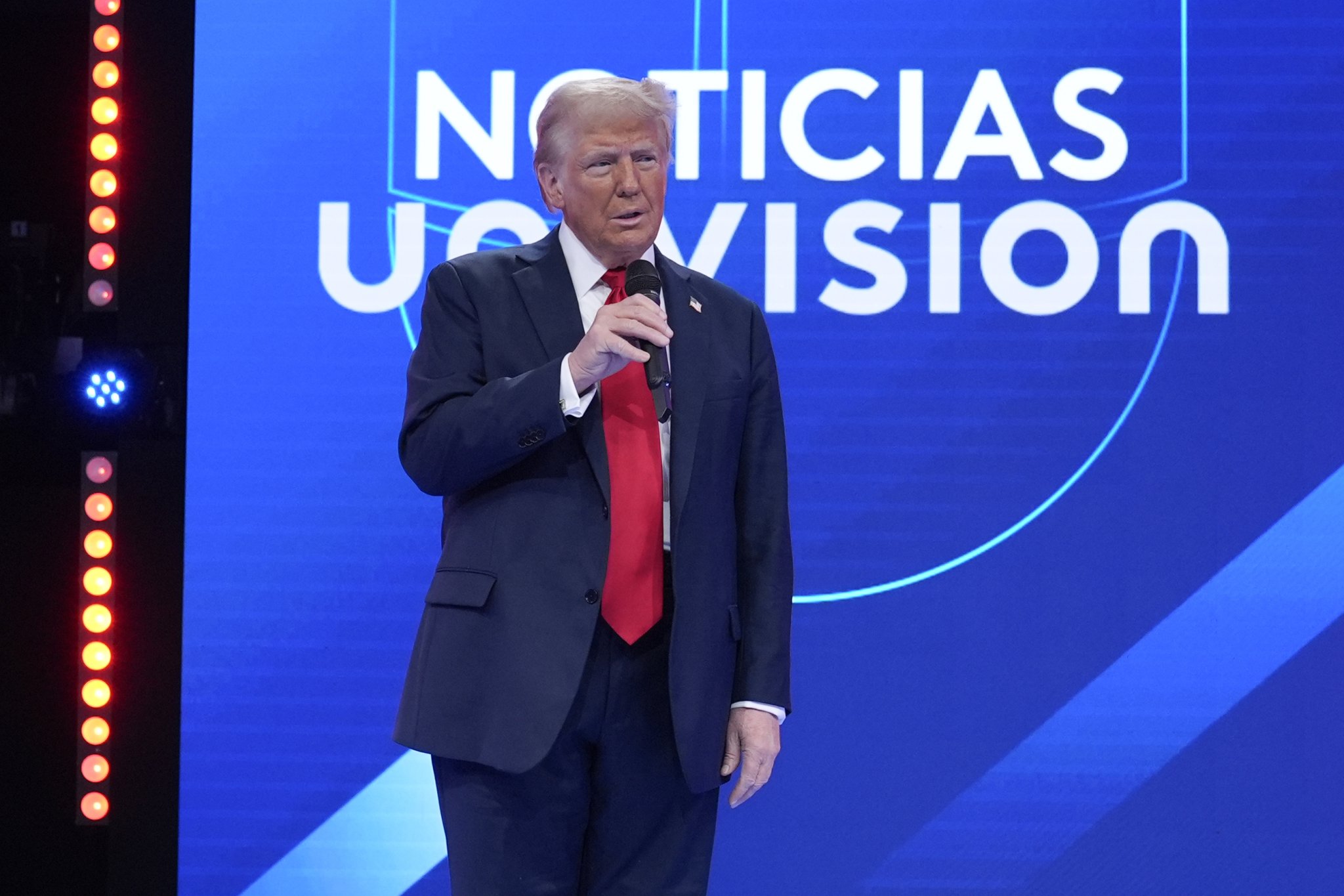 Univision Audience Reaction to Donald Trump Answer in Town Hall Goes