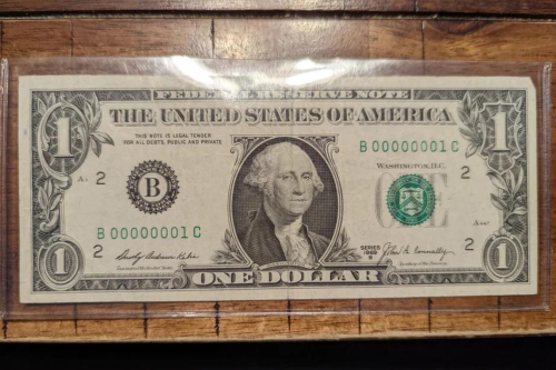 Woman Reveals Dollar Bill With Rarely Seen 00000001 Serial Number