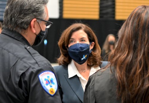 Hochul extends NY mask-or-vaccine mandate into February