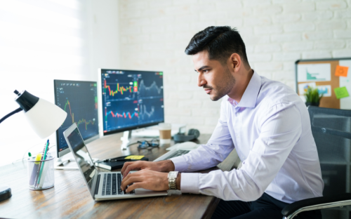 17 Great Jobs That Pay $300k a Year in Various Industries