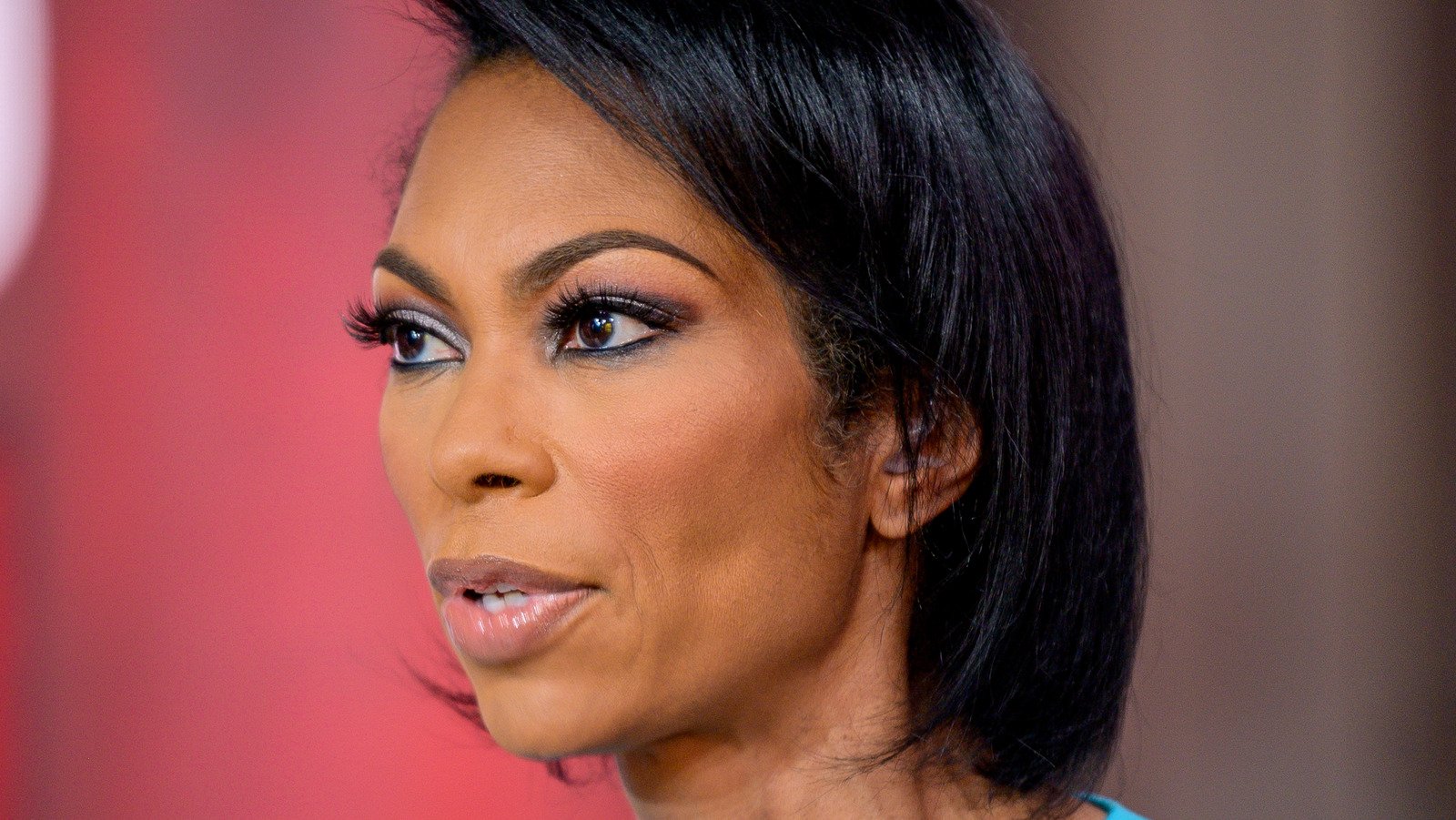 Why Fox News' Harris Faulkner Apologized To Viewers And Trump For This On-Air Mistake - Nicki Swift
