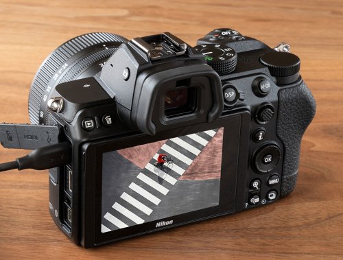 How to Charge a Nikon Z series Mirrorless Camera Using USB | Nikon