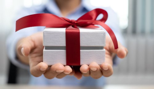 my-sister-is-giving-me-40k-do-i-need-to-pay-a-gift-tax-flipboard