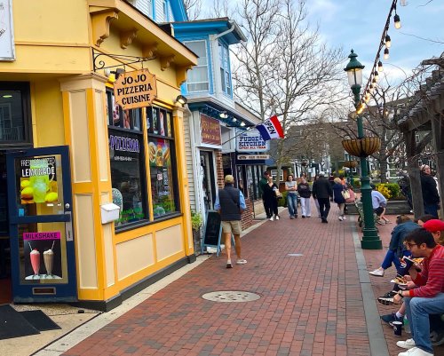 Affordable Eats: This N.J. pizzeria invites you to walk like an Egyptian!