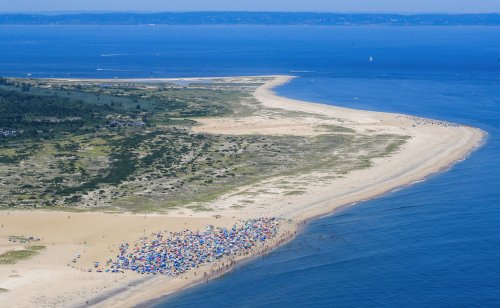 15-year-old drowns, 5 others pulled from ocean in Sandy Hook, official says