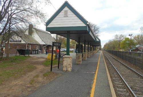 Person found dead on NJ Transit tracks in Bergen County, officials said