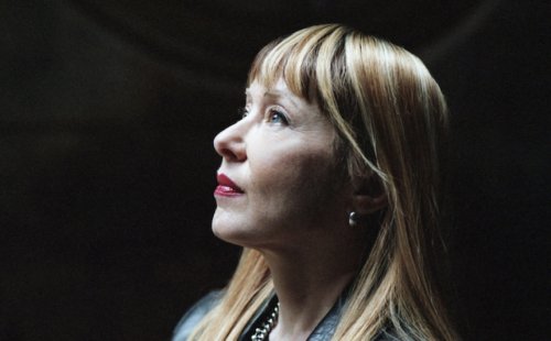 Suzanne Vega: Police “advised” me not to play Glastonbury headline show