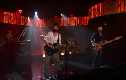 Supergrass make debut on 'Jimmy Kimmel Live' with 'Richard III' performance