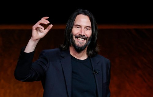 Keanu Reeves’ exchange with young fan in airport goes viral: "He's a class act"