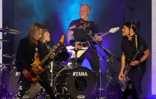 James Hetfield thanks Metallica bandmates in emotional on-stage speech