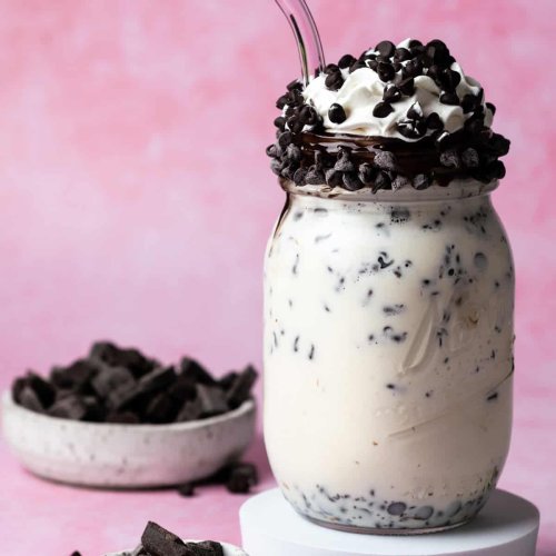 Chocolate Chip Milkshake (So Easy to Make!)
