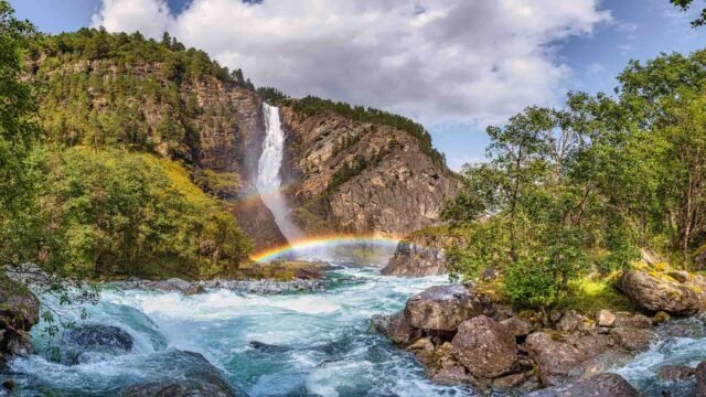 Rundwanderung zu den Åmotan Wasserfällen – dem “Niagara des Nordens”