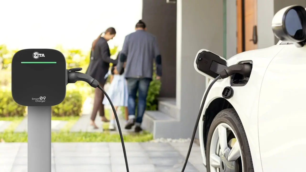 Auto elettriche, per venderne di più i produttori potrebbero pensare a set di ricarica domestica gratuiti
