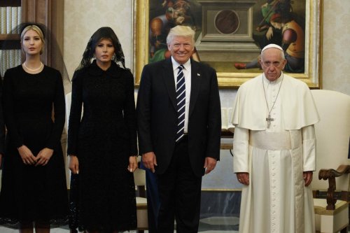 « Une personne qui veut construire des murs et non des ponts n’est pas chrétienne » : quand le pape François critiquait Trump