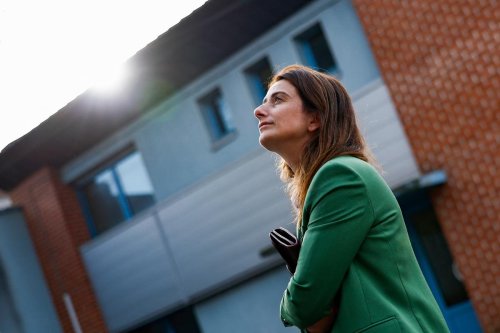 Marine Tondelier et la foi : « Oui je sais, la meuf a l’encyclique dans son bureau… »