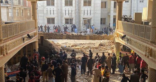 Au Pakistan, une explosion dans une mosquée de Peshawar fait au moins 47 morts