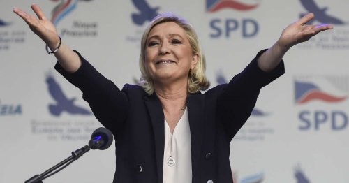Une tribune signée par des militaires scandalise la gauche, Marine Le Pen exulte