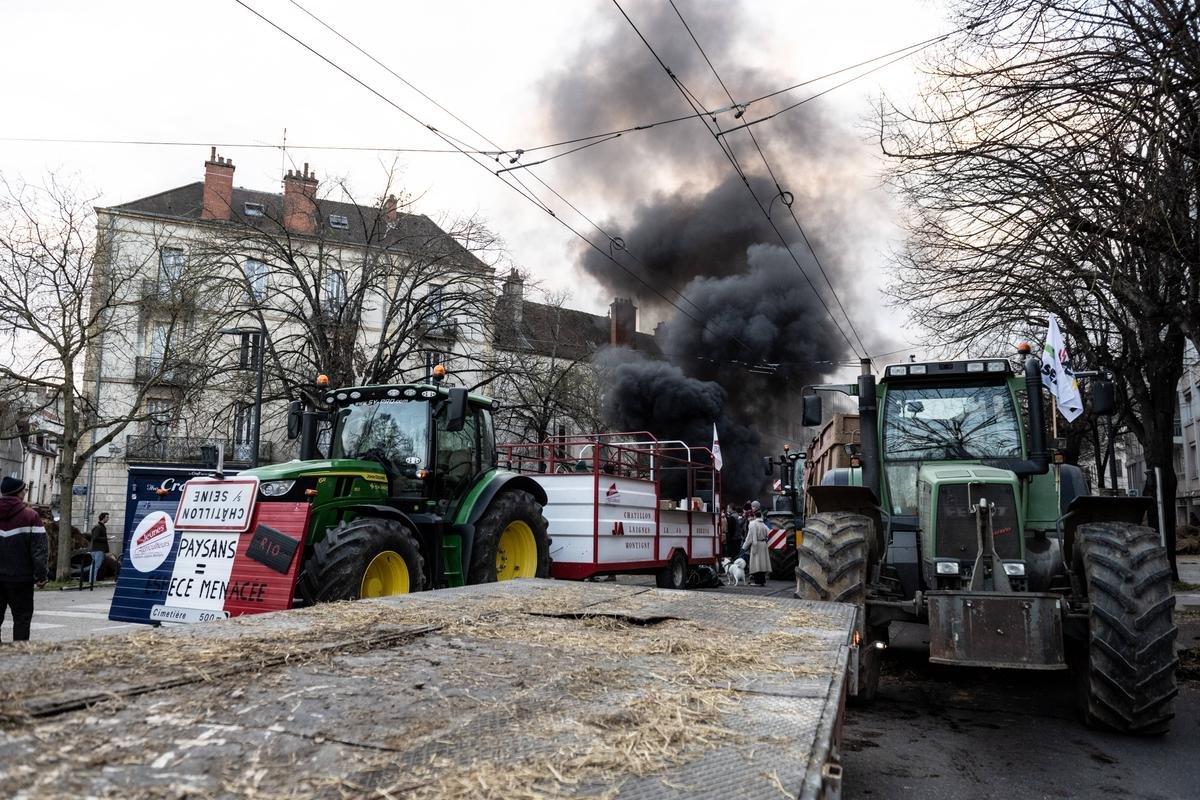 Colère des agriculteurs contre le Mercosur et la censure de Barnier : la FNSEA n’exclut pas de nouvelles actions d’ici les fêtes et Noël