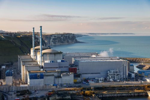Nucléaire : l’Elysée évoque « une première mise en service » des réacteurs EPR2 « d’ici 2038 » au lieu de 2035