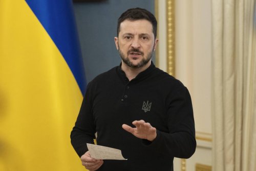 Guerre en Ukraine : Zelensky fait état de nouvelles frappes après l’accord Trump-Poutine sur une trêve limitée