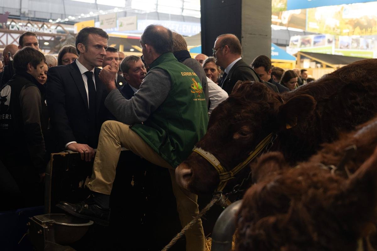 « Ils sont bien sûr les bienvenus, mais avec des conditions » : le Salon de l’Agriculture s’ouvre ce samedi loin de la foire politique ?
