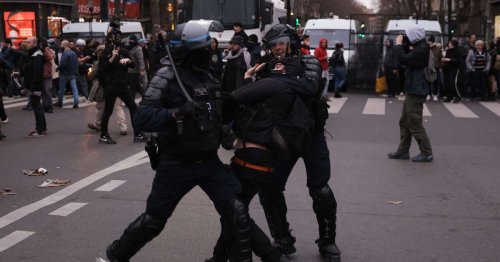L’Iran condamne la « répression des manifestations » en France