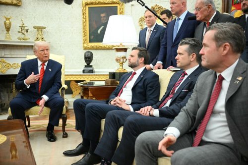 « The Atlantic » répond à Trump et publie le plan d’attaque américain confidentiel contre les Houtis divulgué par erreur à son journaliste
