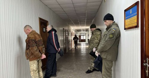 « La guerre en Ukraine n’aurait jamais dû commencer » : dans la prison de Dnipro avec des prisonniers russes