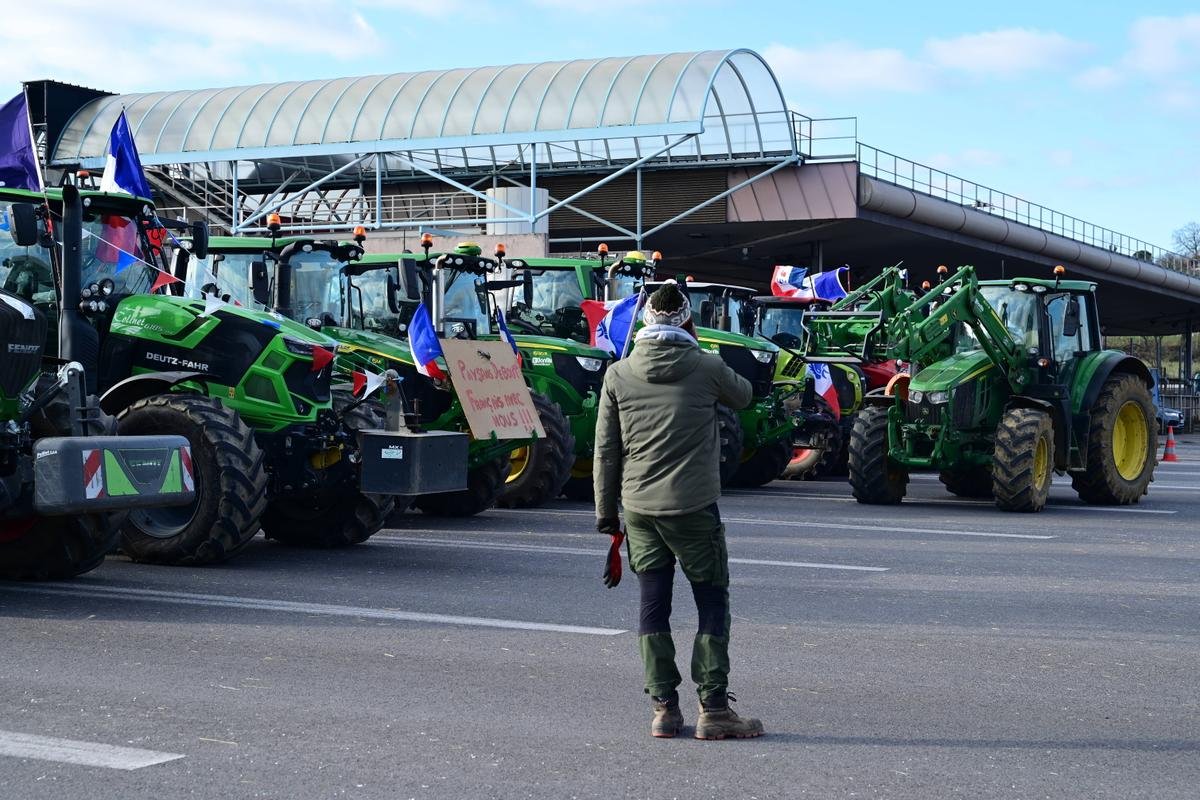 Colère des agriculteurs : convergence de tracteurs à Paris, consultations à Matignon… Le point sur la situation
