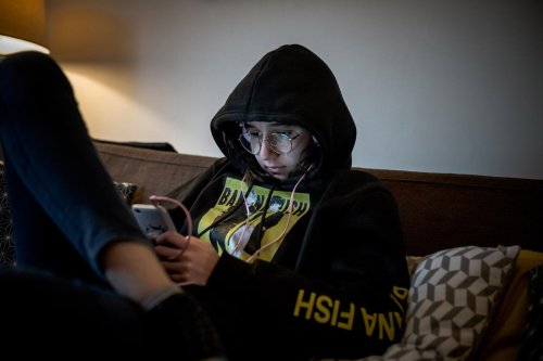 « Nous n’entendons plus les enfants rire et crier, parce qu’ils sont seuls avec leurs smartphones enfermés à la maison »