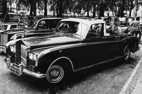 Rolls, diamants et jets privés : les nouveaux riches, il y a 50 ans dans « le Nouvel Obs »